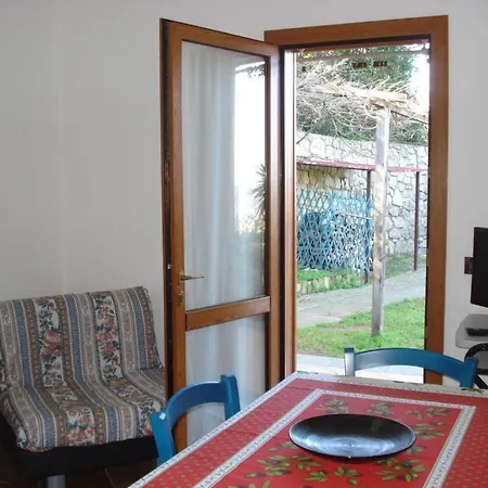 Lägenhet Gemuetliches In Mit Grill Und Terrasse By Interhome